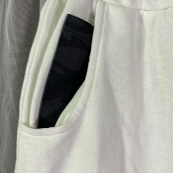 Black and white stylish Venus sweat pants! - Picture 5 of 8